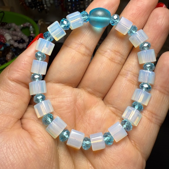 ✨ Opalite & Glass Bead Bracelet ✨ - Picture 1 of 3